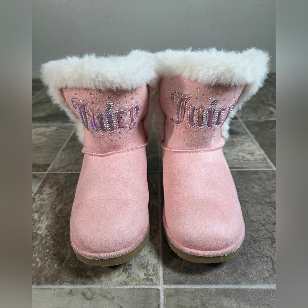 JUICY COUTURE COZY FAUX FUR COZY RHINESTONE BOOTS. - Picture 2 of 8